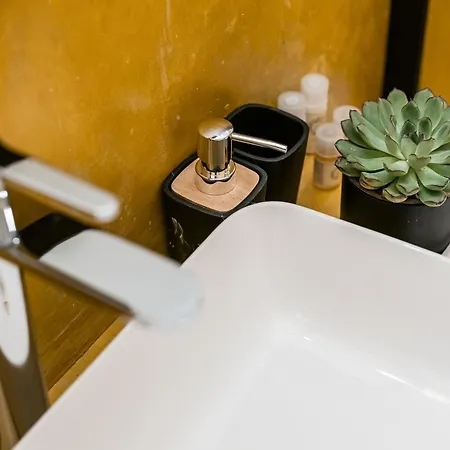 Lemon With Private Indoor Heated Pool - Oporto Lemon Farm, Near Porto Valpedre