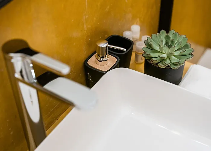 Lemon With Private Indoor Heated Pool - Oporto Lemon Farm, Near Porto Valpedre